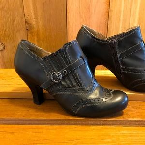 Bass Natalie wing tip shoe